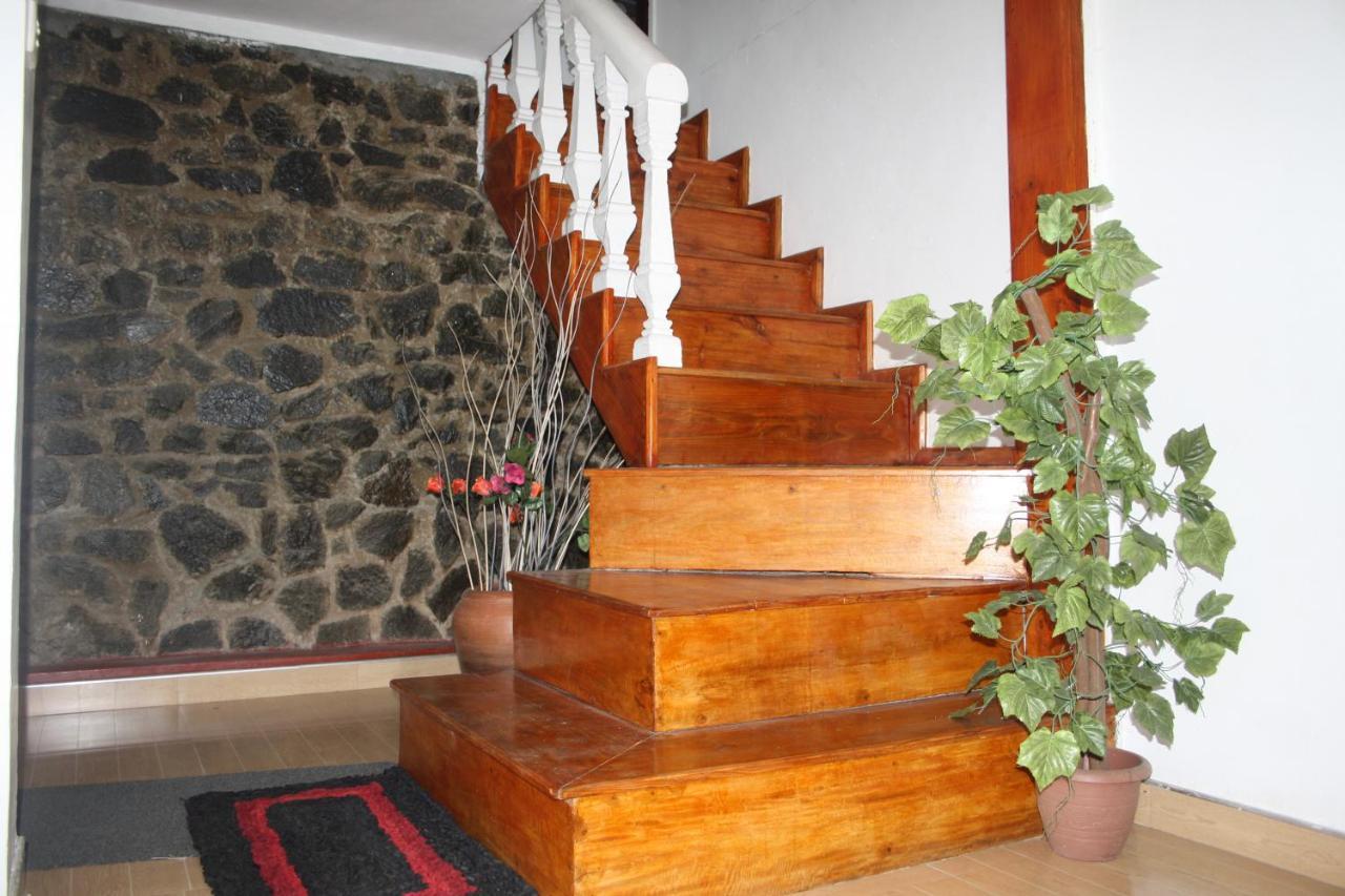 Bezel Bungalow Нувара-Элия Экстерьер фото
